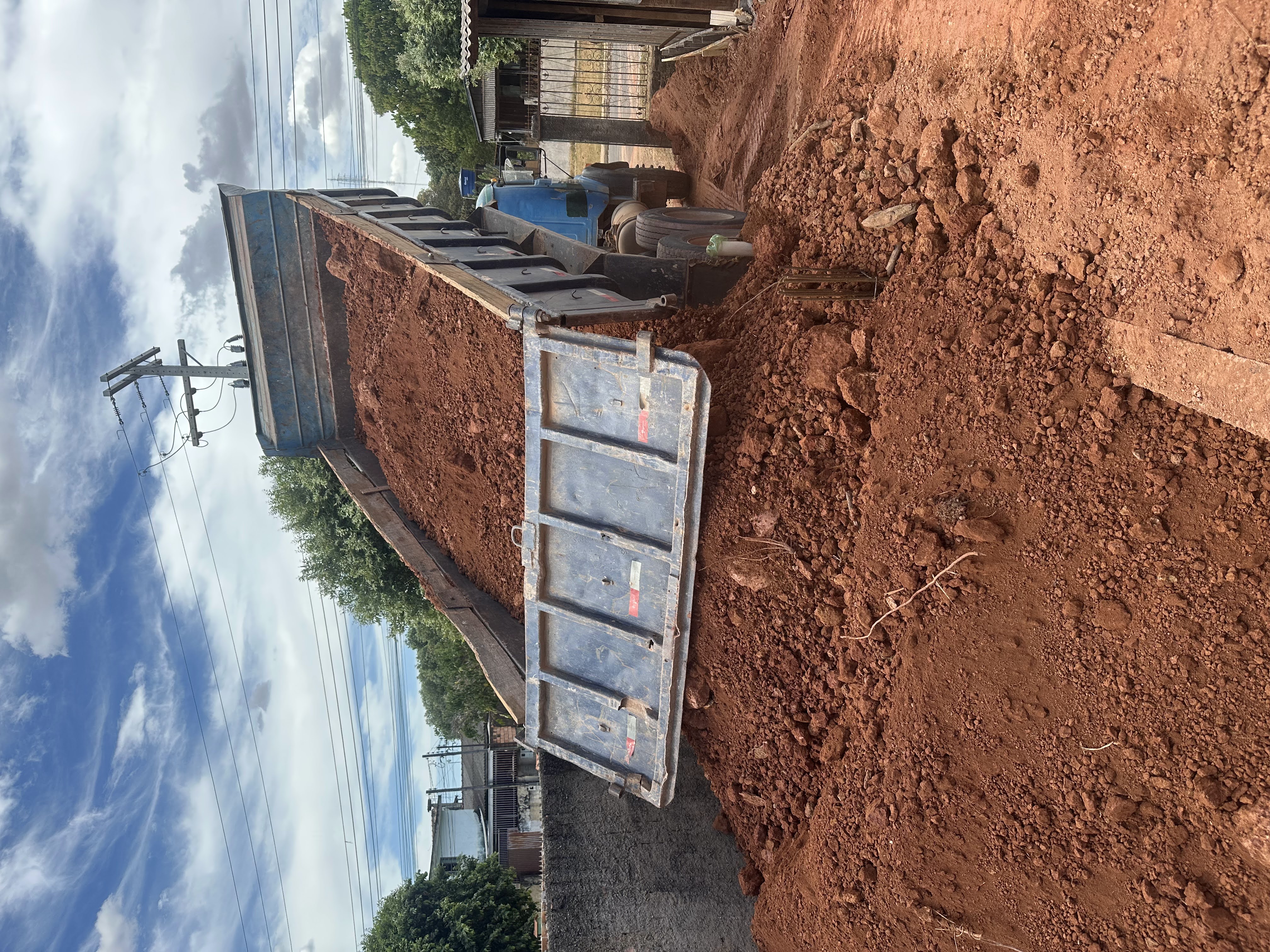 Carga de Terra e Cascalho