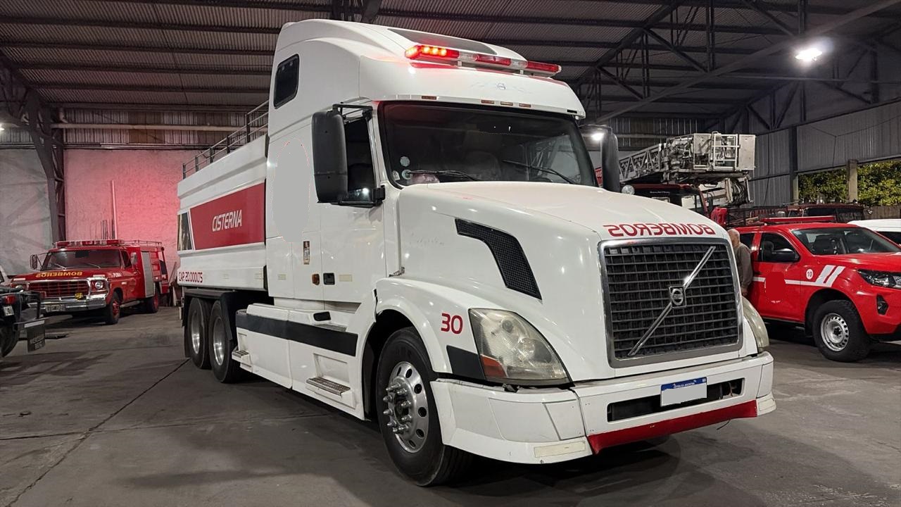 VOLVO VNL610 - CISTERNA