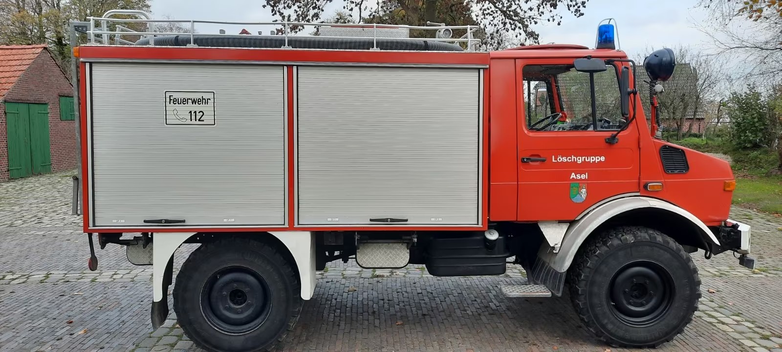 MERCEDES BENZ U1300L - 4x4