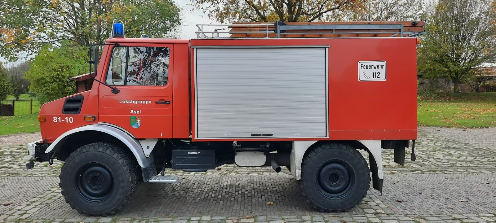 MERCEDES BENZ U1300L - 4x4