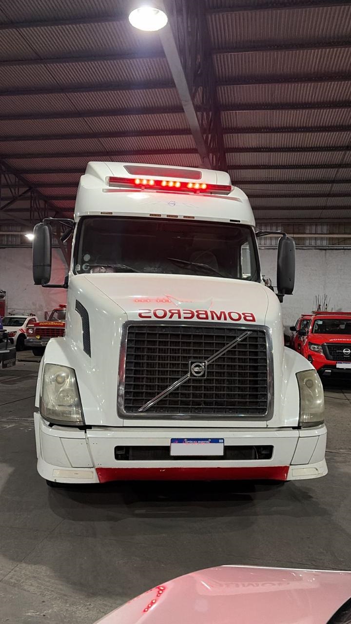 VOLVO VNL610 - CISTERNA