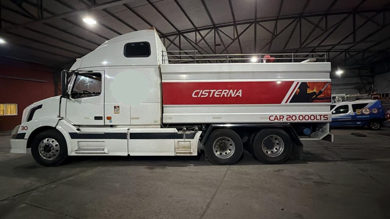 VOLVO VNL610 - CISTERNA