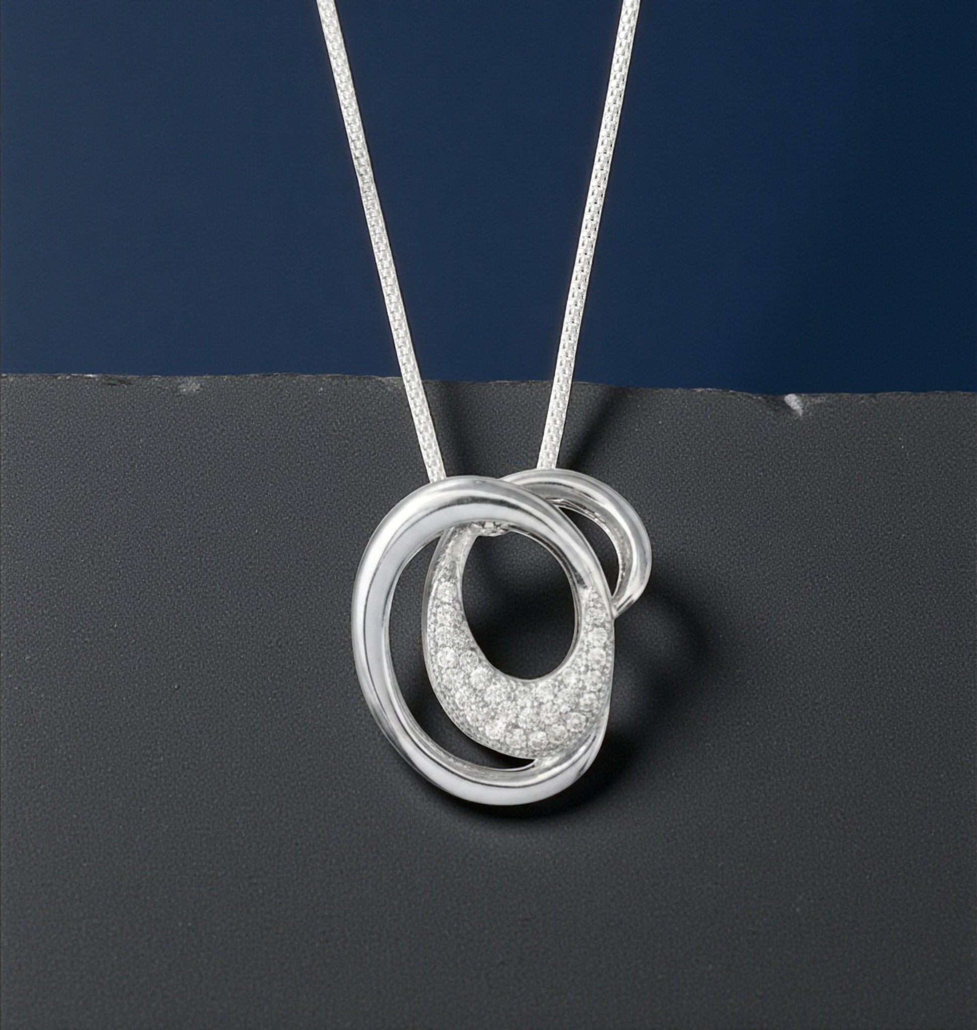 Pure 925 Sterling Silver Interlocking Circles Pendant Necklace with Pavé Crystals For Women,Girl