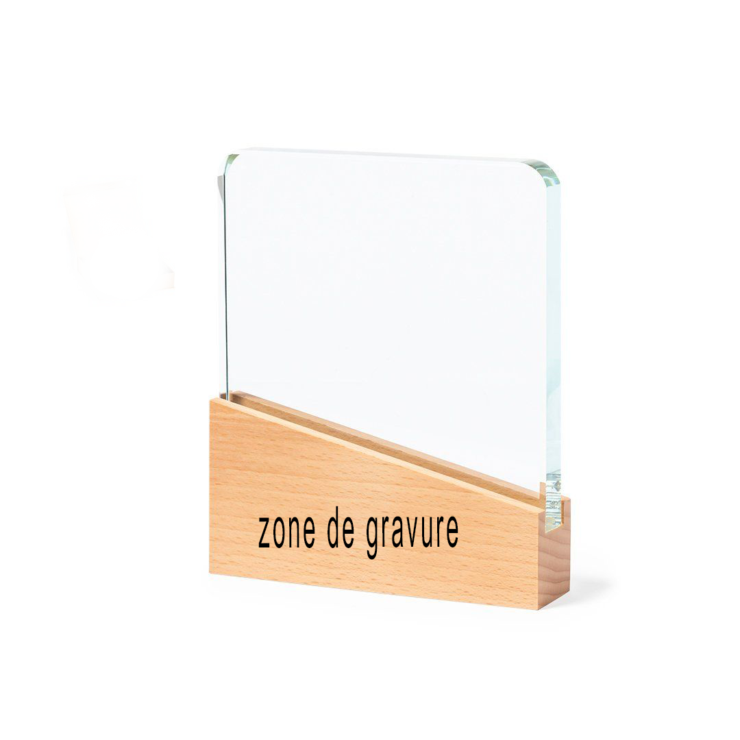 Trophée en bois et verre épais personnalisé par gravure et son étui en kraft