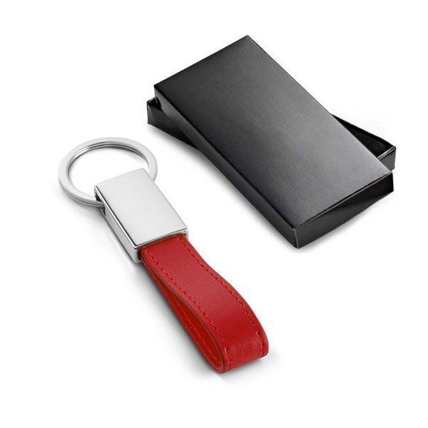 Porte-clé en similicuir et métal allongé rouge personnalisé par gravure avec son étui