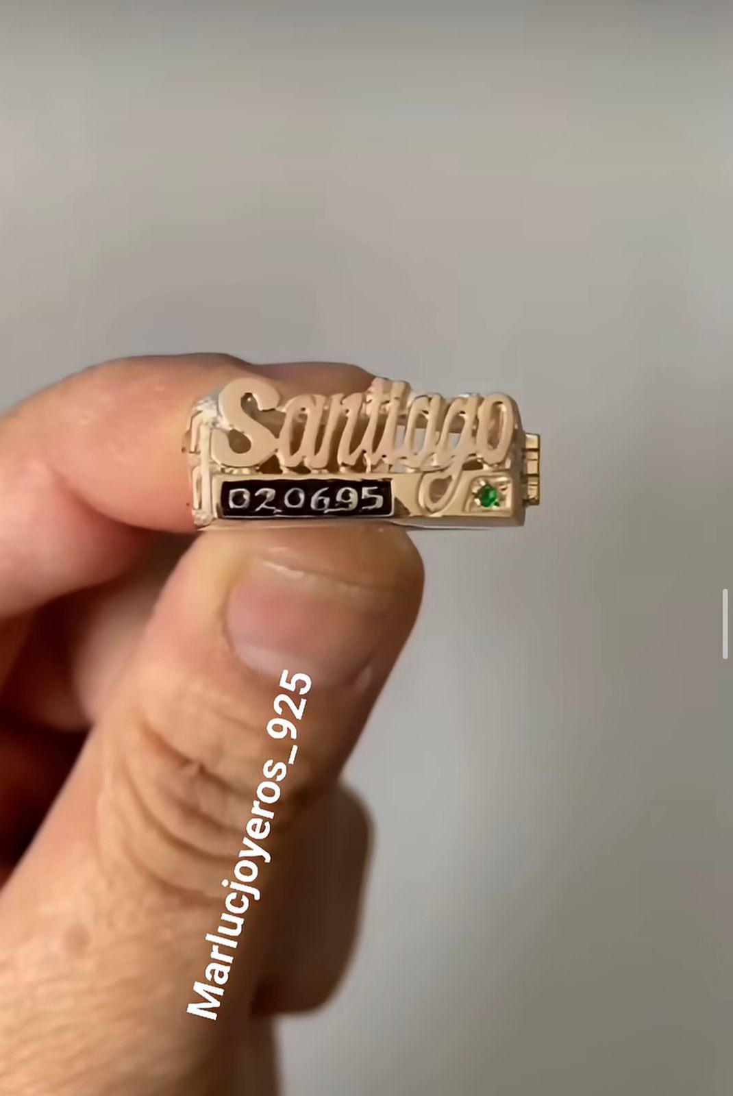 ANILLO NOMBRE SANTIAGO CON DEDICADO DE FECHA 