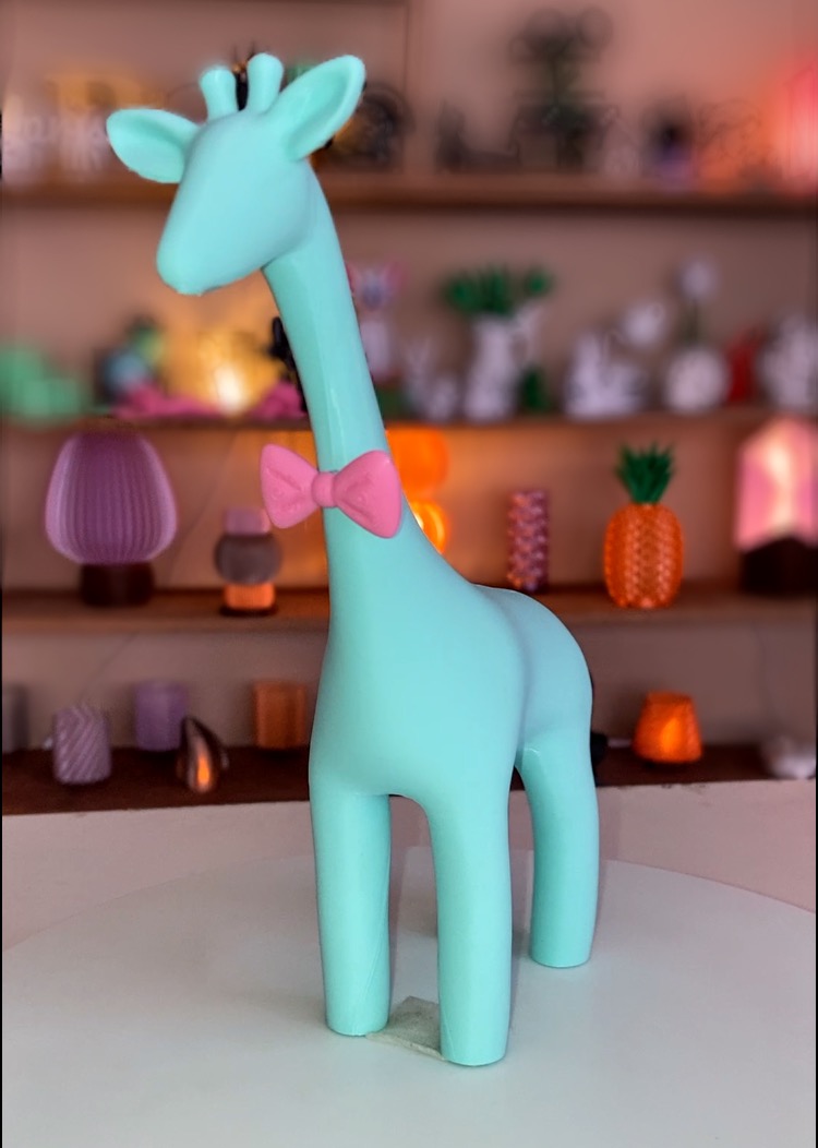 Girafa Decorativa com Gravata