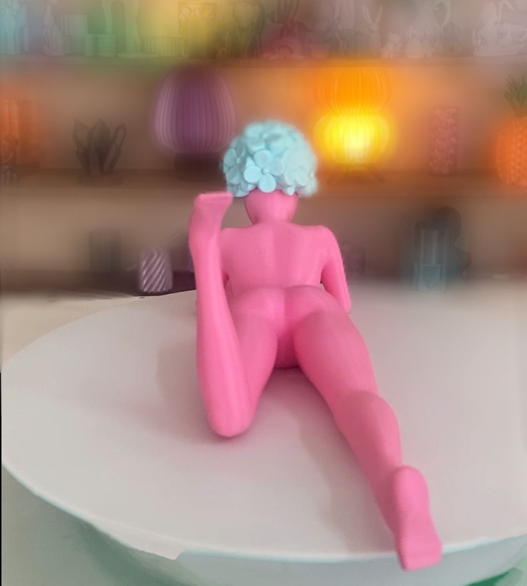 Escultura Leitora Rosa