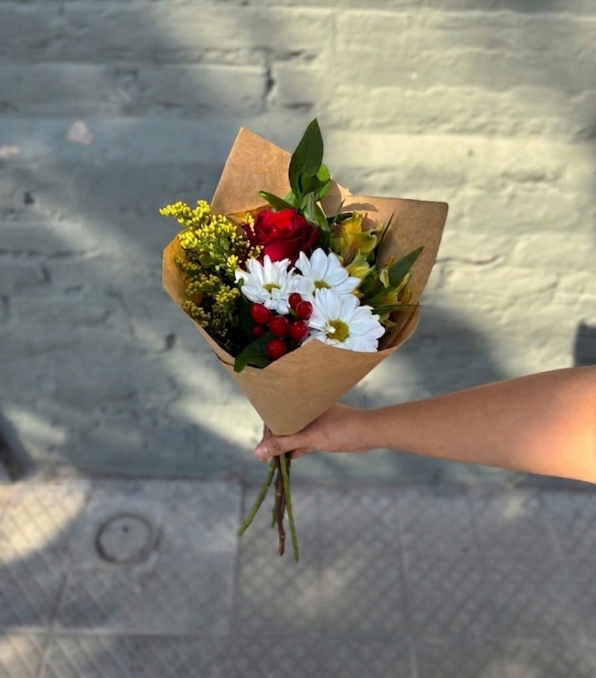 Ramo mixto en tomos rojos