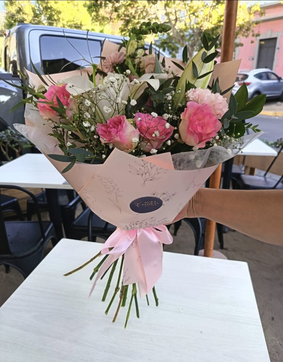 Ramo de lilium y Rosas Rosadas