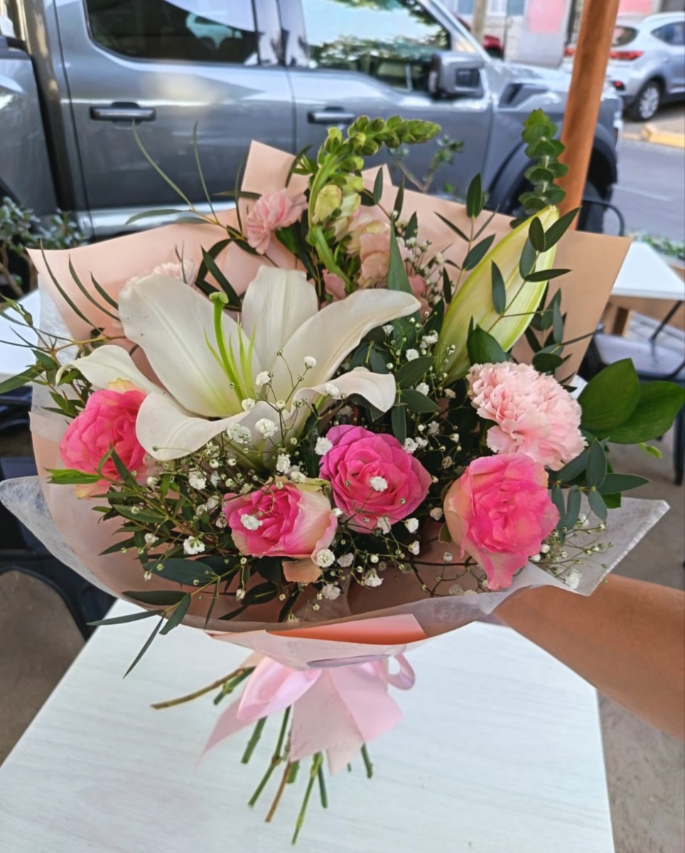 Ramo de lilium y Rosas Rosadas