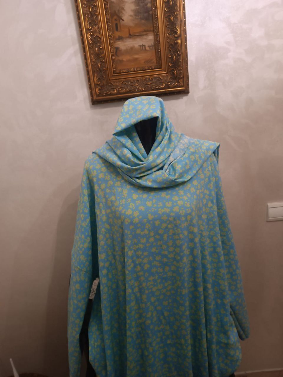 Abaya à capuche bleu floral