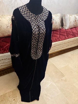 Caftan en velours bordeaux