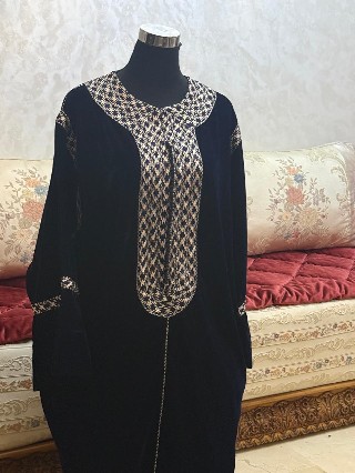 Caftan en velours bordeaux