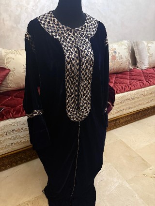 Caftan en velours bordeaux