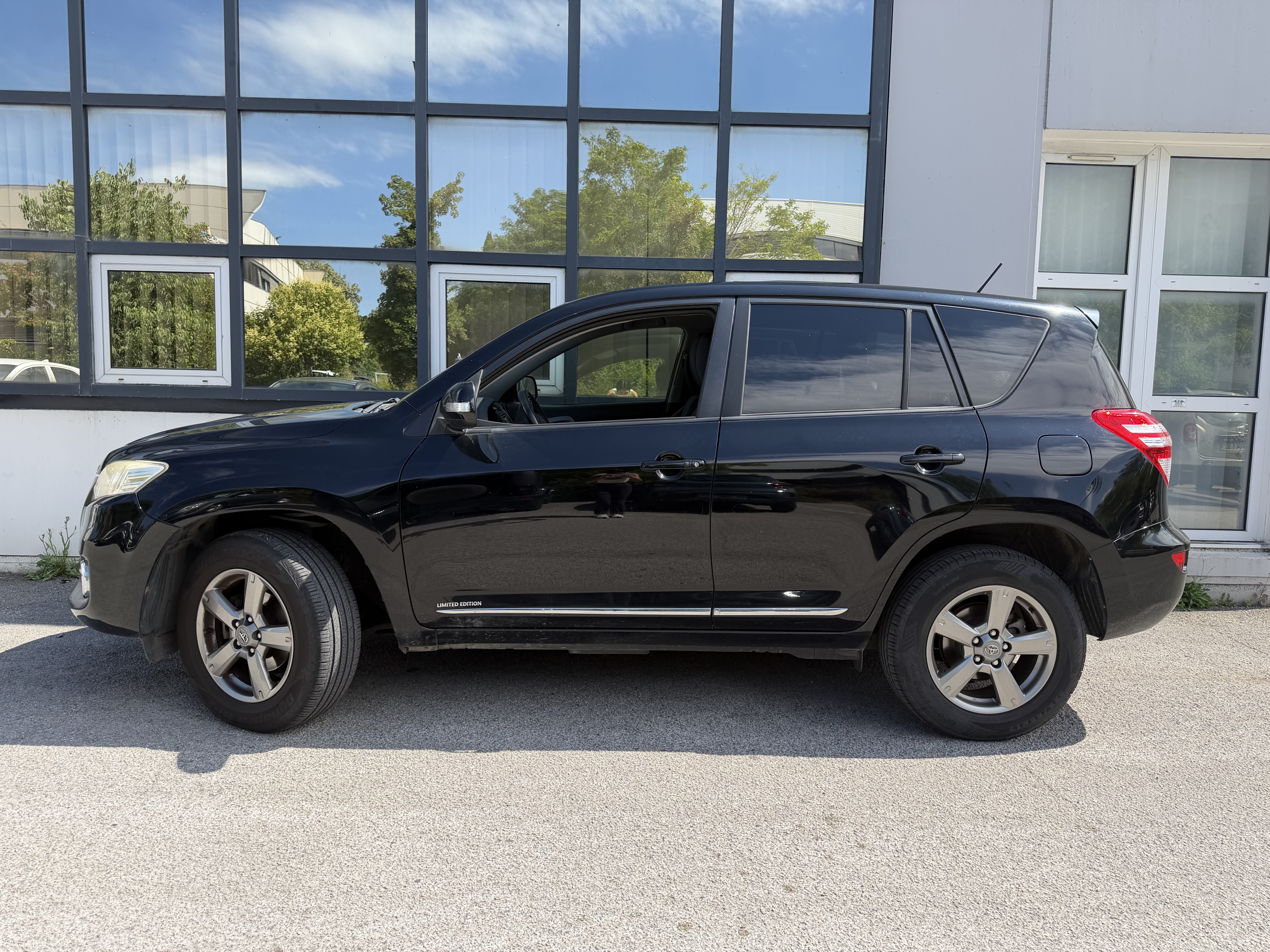 Toyota RAV4 2.2 D-4D 150ch 2WD Life - avec Attelage