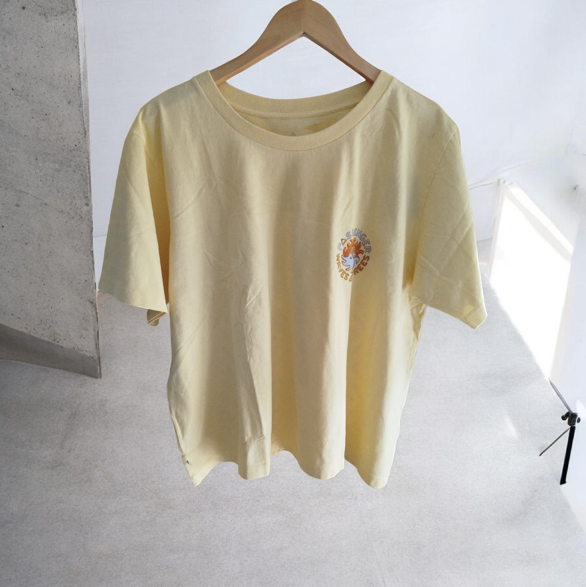 T-shirt jaune "Passenger"