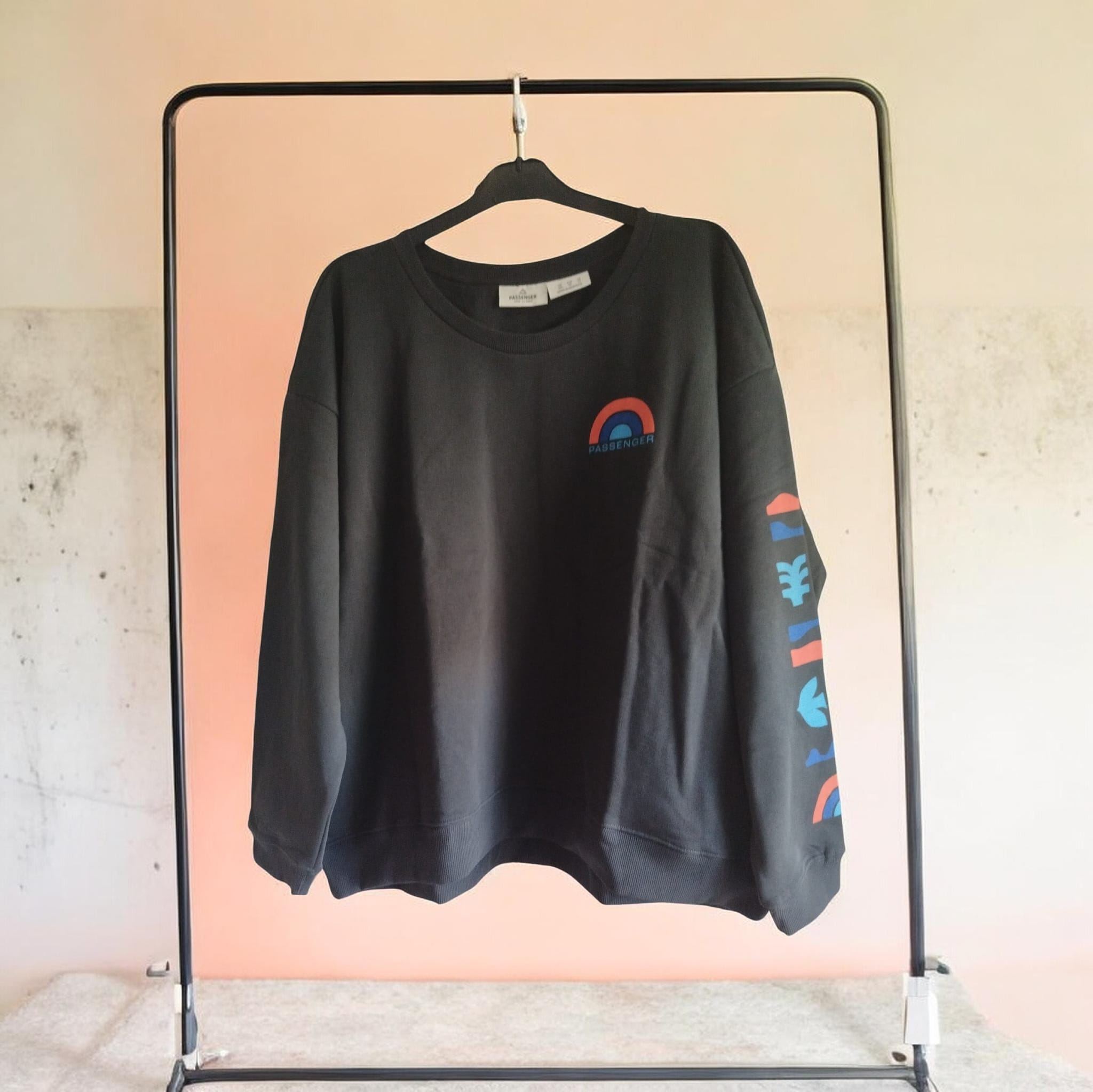 Sweat-shirt noir à motif