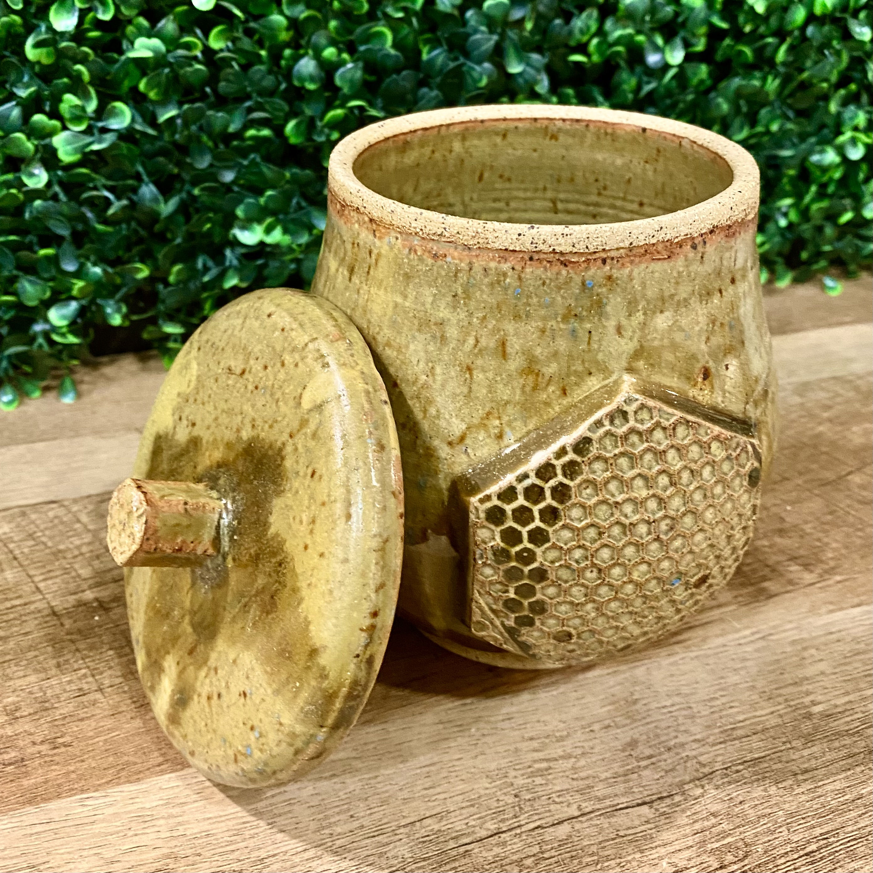 1 Pound of Honey Pot - Durable Stoneware