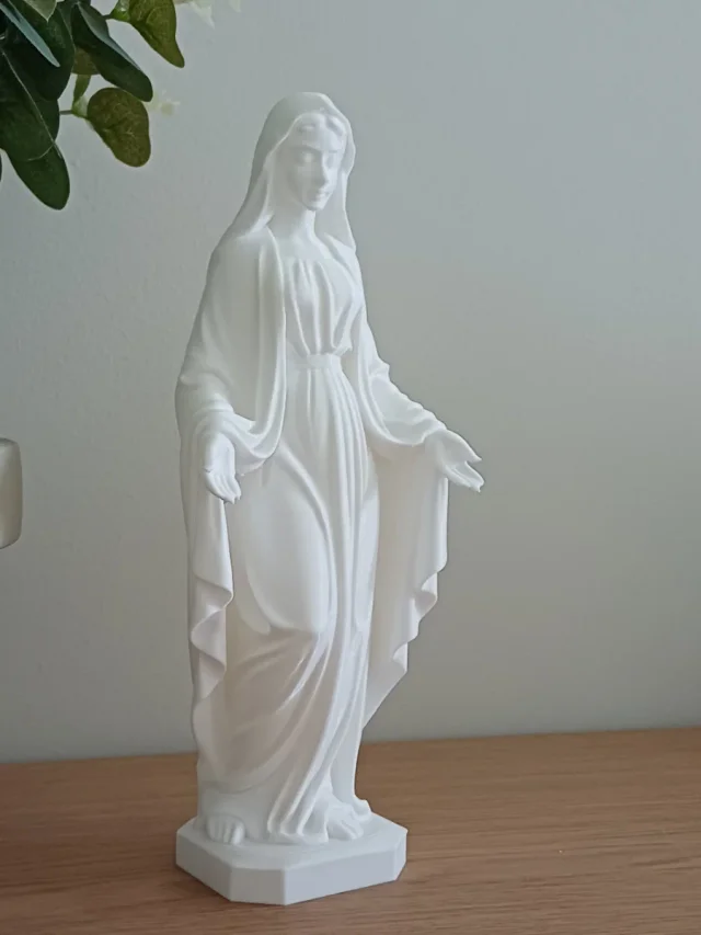 Virgen de la Milagrosa con velo