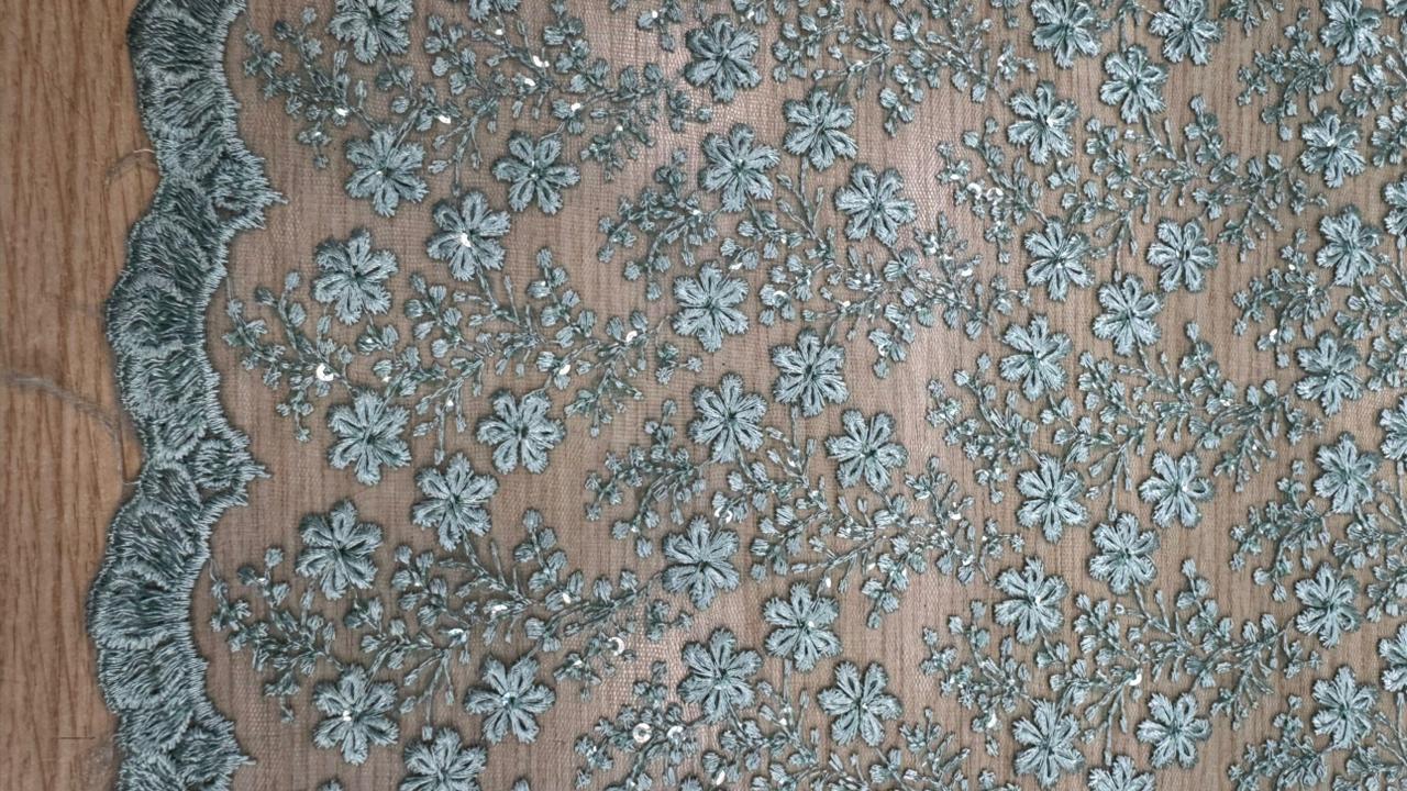 Renda Bordada Floral com Paetês verde