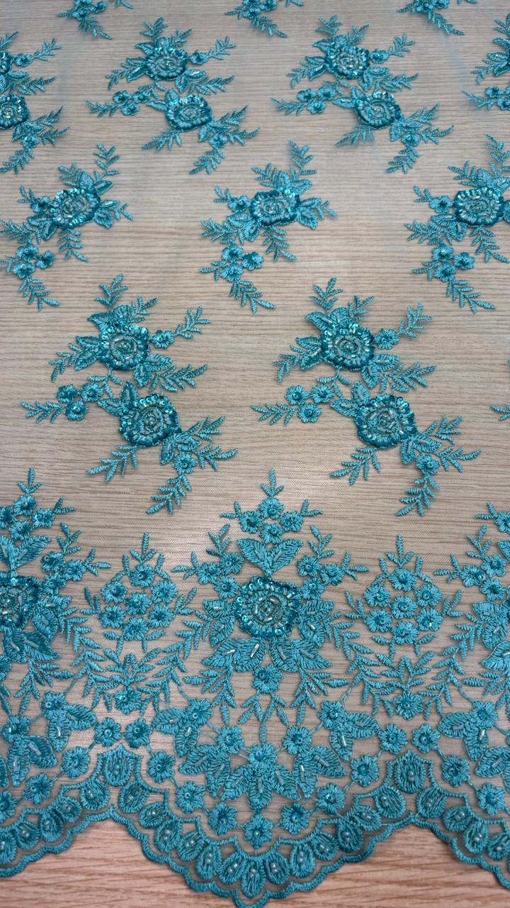 Tule bordado com pedraria