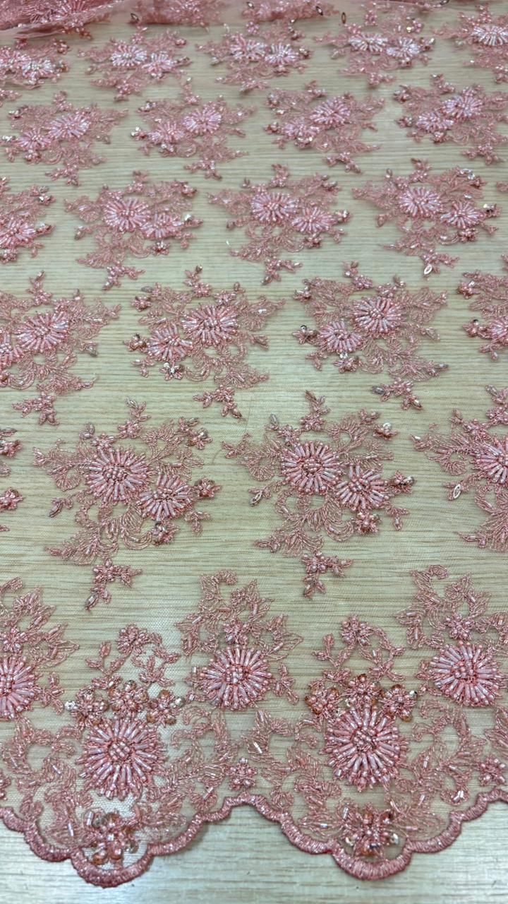 Tule bordado com pedraria