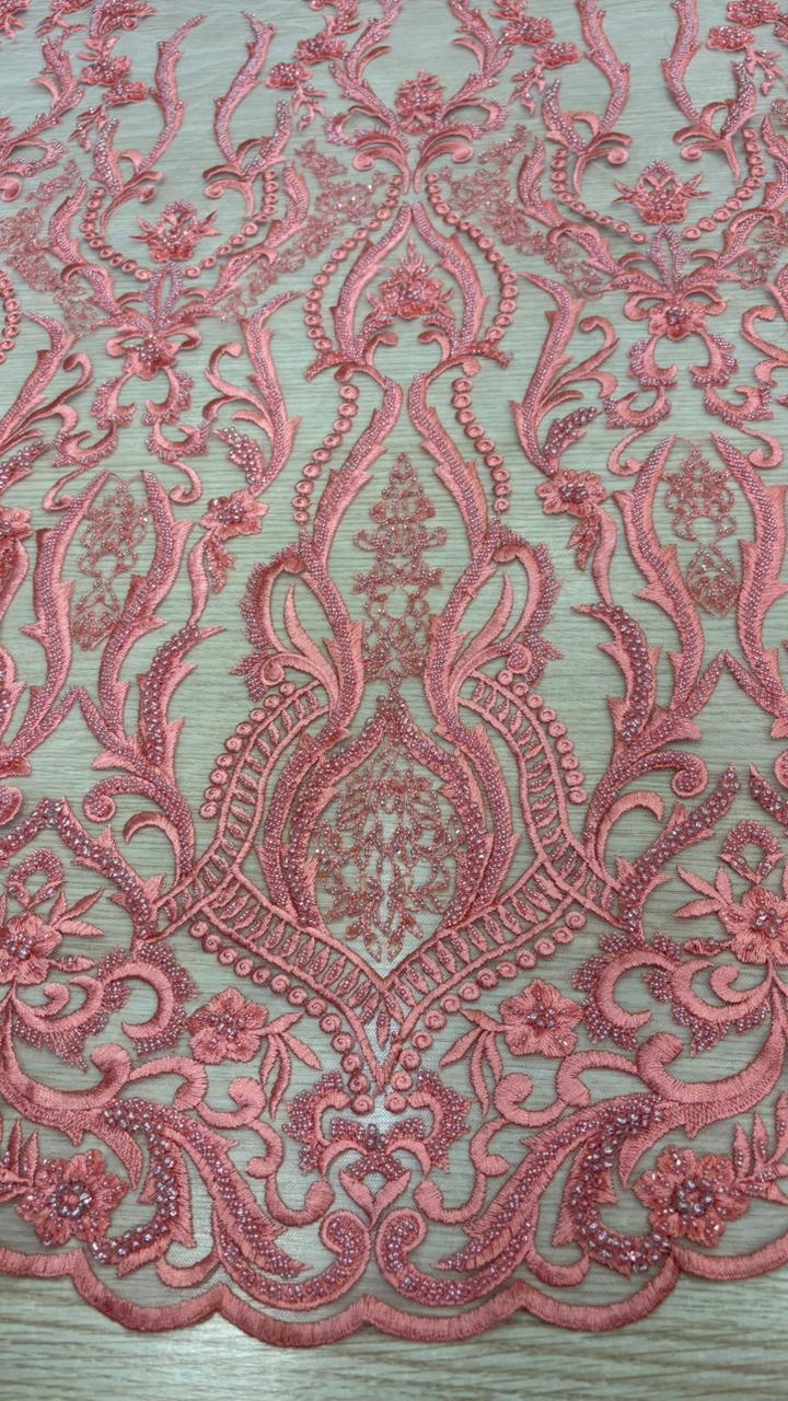 Tule bordado com pedraria arabesco