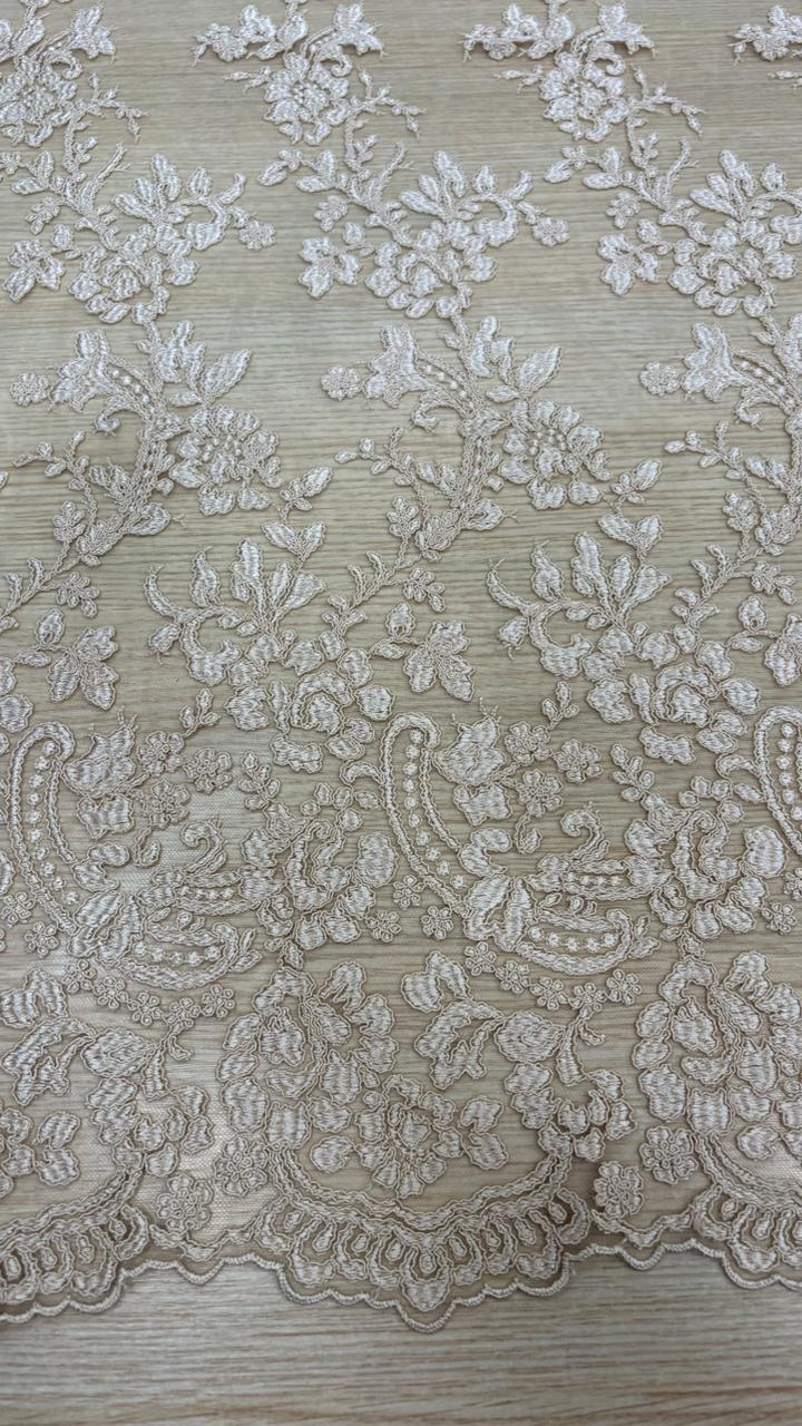 Renda Bordada Bege