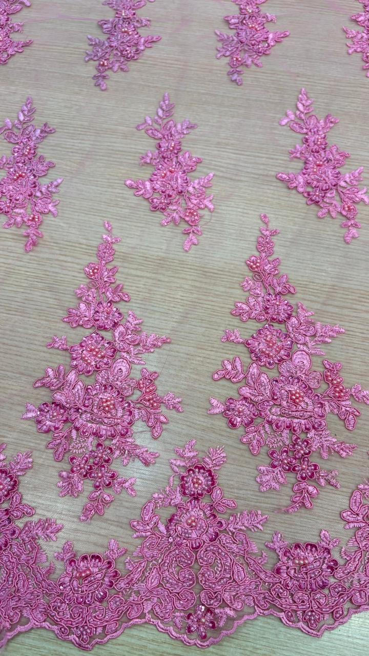 Tule bordado com pedraria