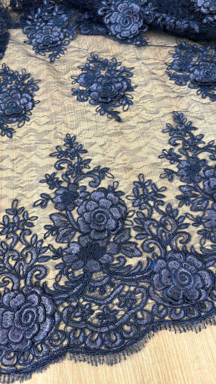 Renda Bordada Azul Floral