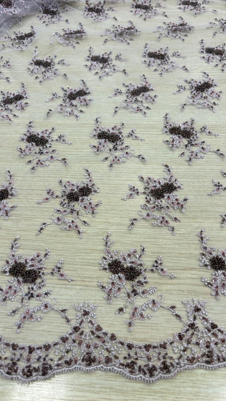 Tule bordado com pedraria