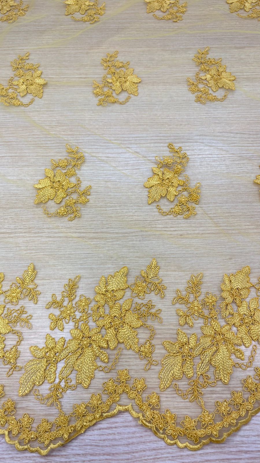 Renda floral barrada