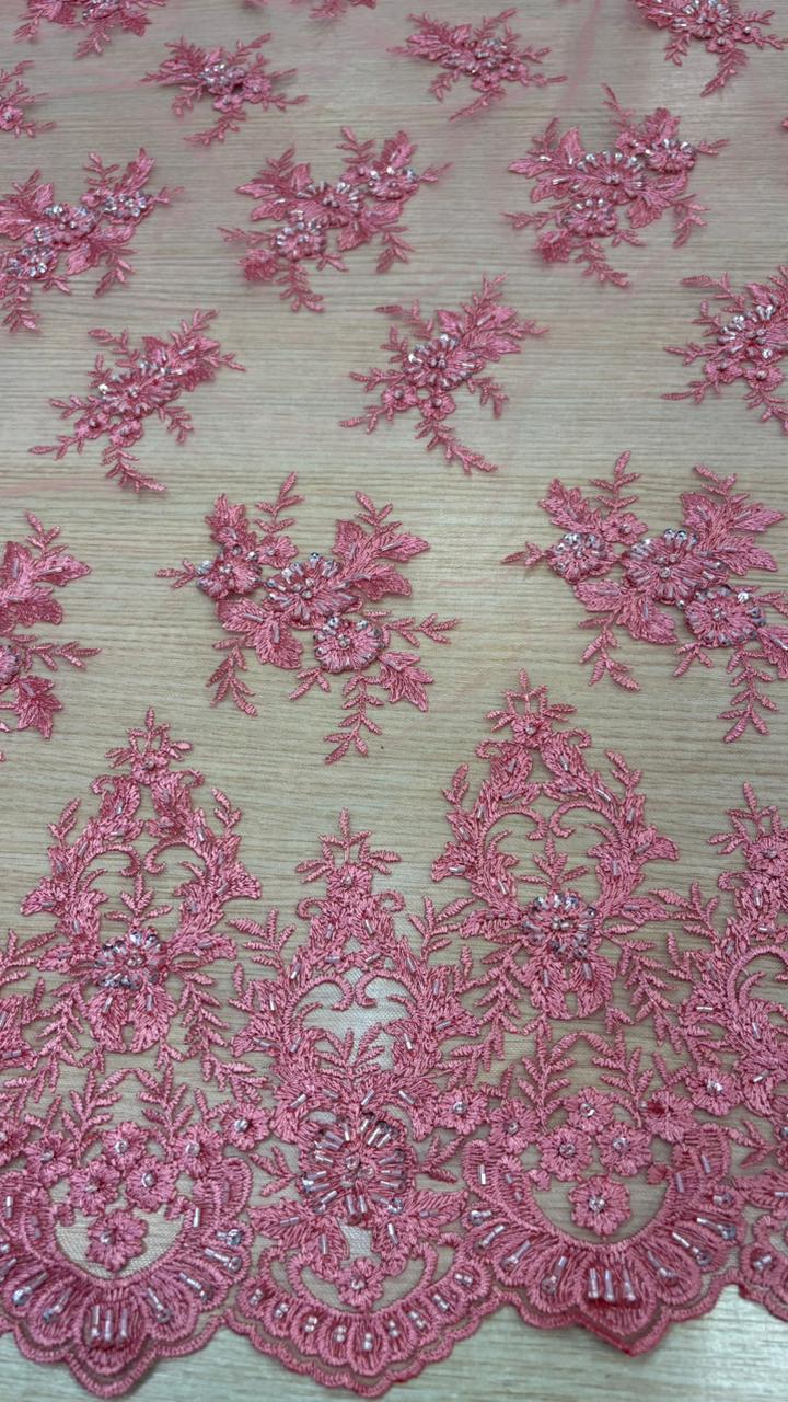 Tule bordado com pedraria