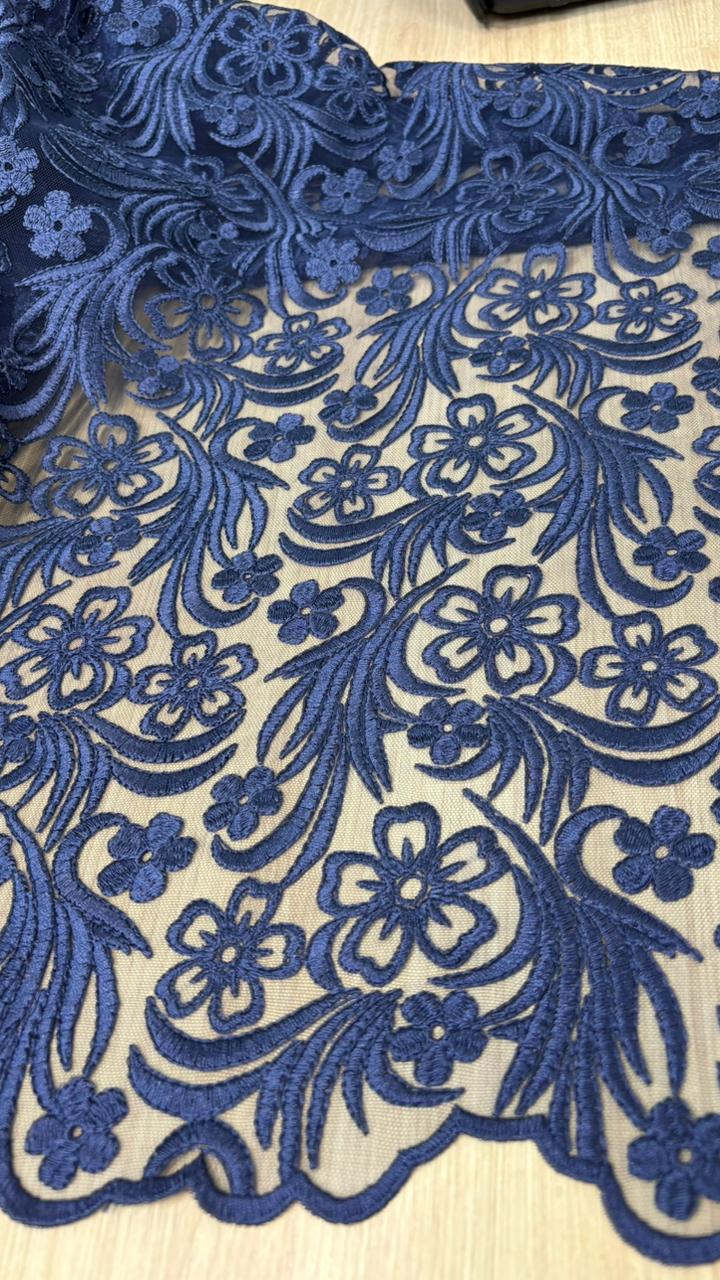 Renda Bordada Azul Floral