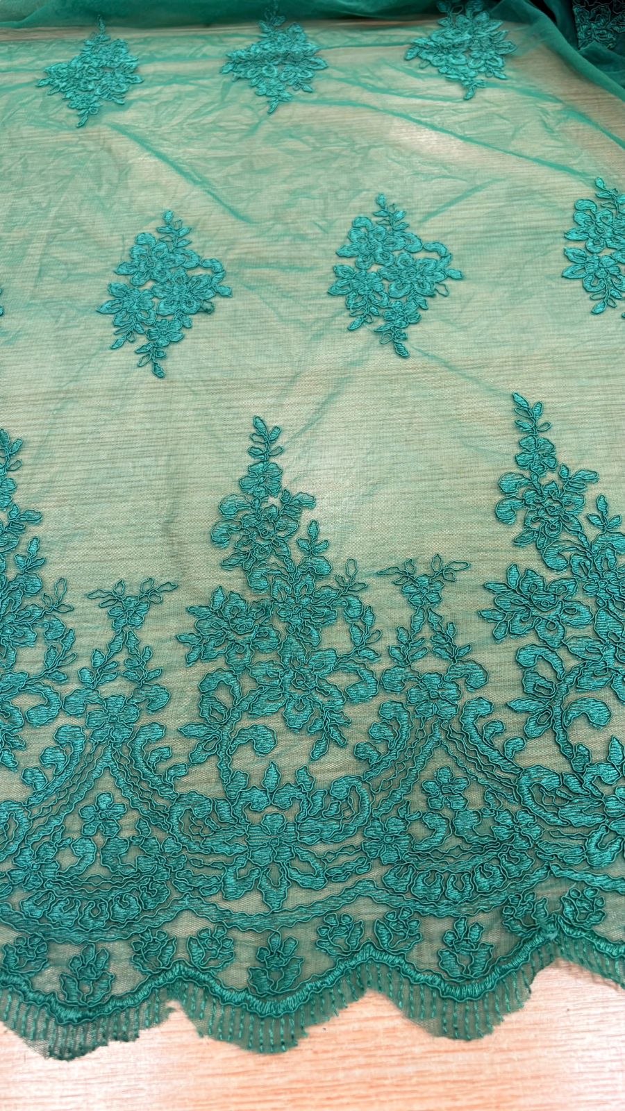 Renda floral barrada