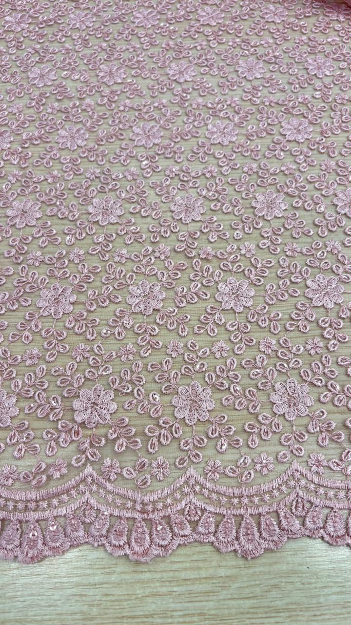 Renda floral com paetê