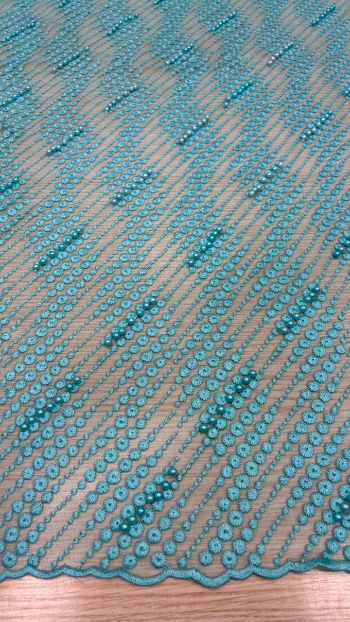 Tule bordado com pérolas