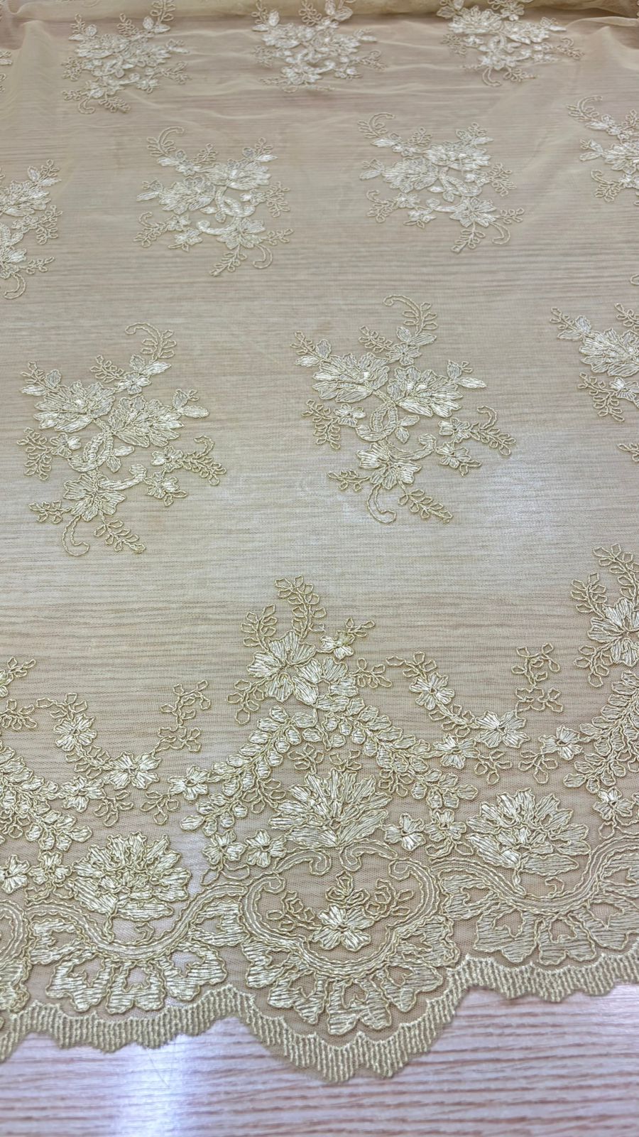 Renda floral barrada