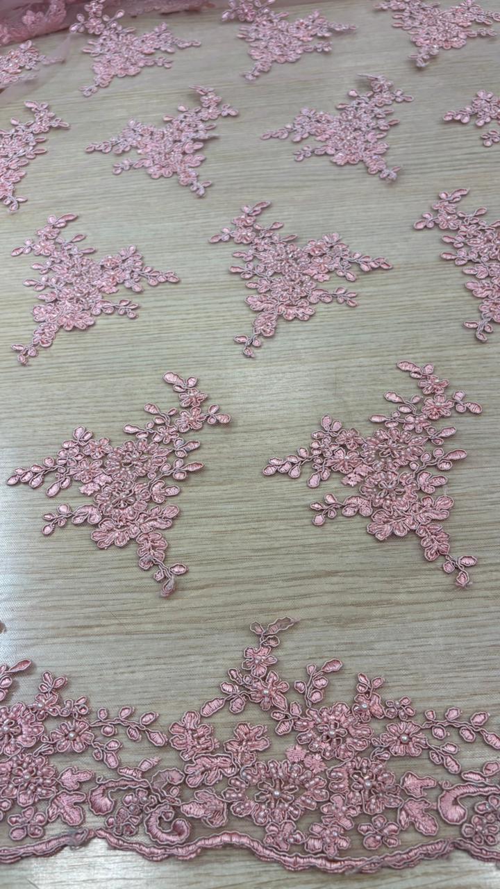 Tule bordado com pedraria