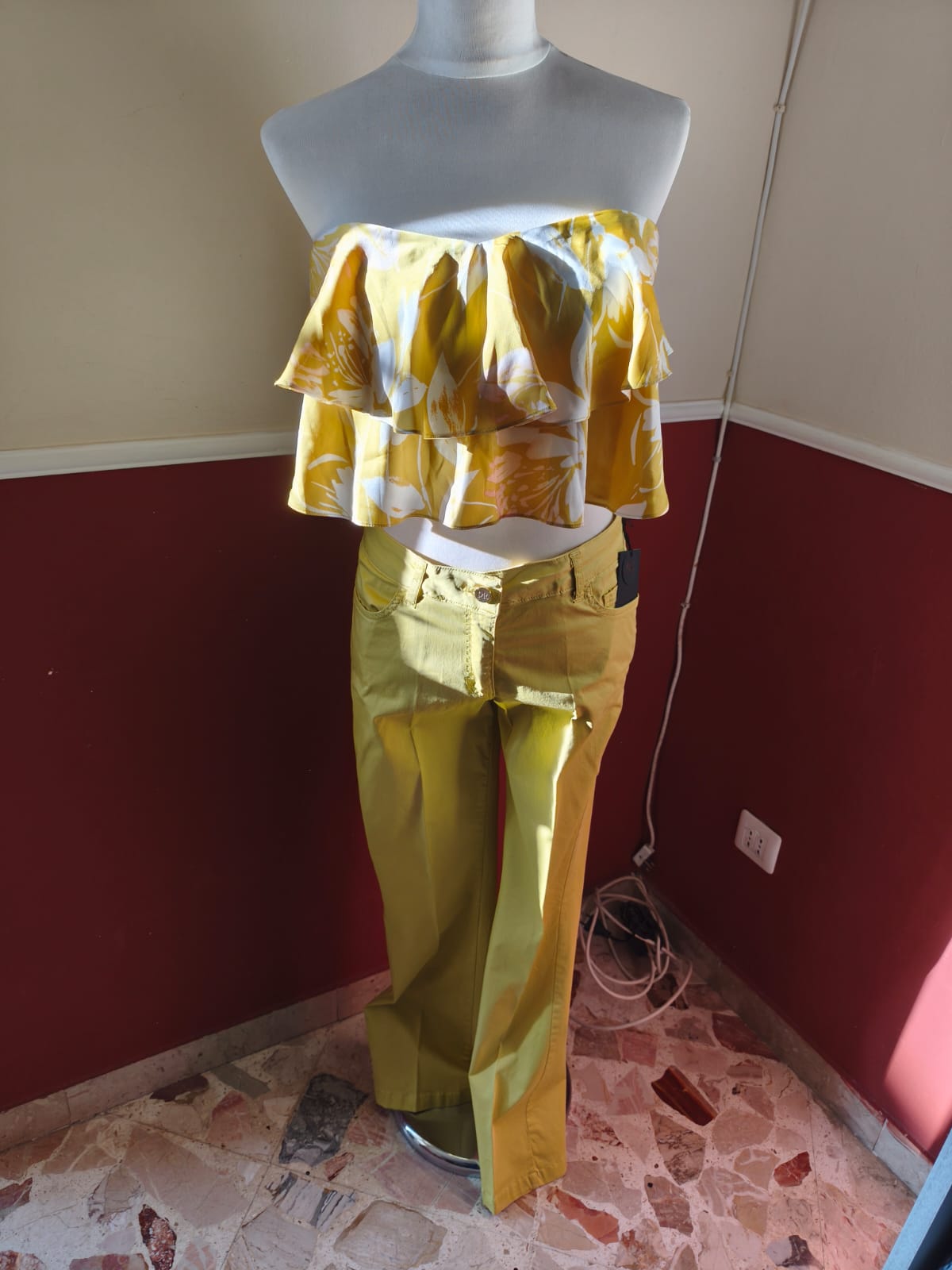 Top Guess by Marciano e jeans Manuela Riva