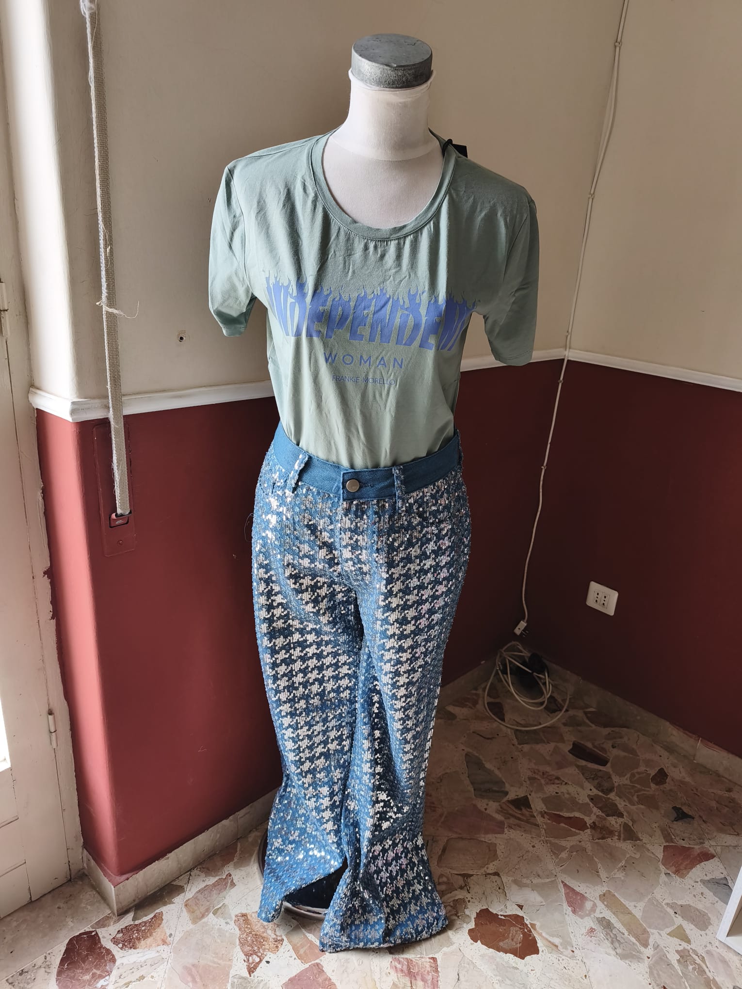 T-shirt Frank Morello e jeans paillettes