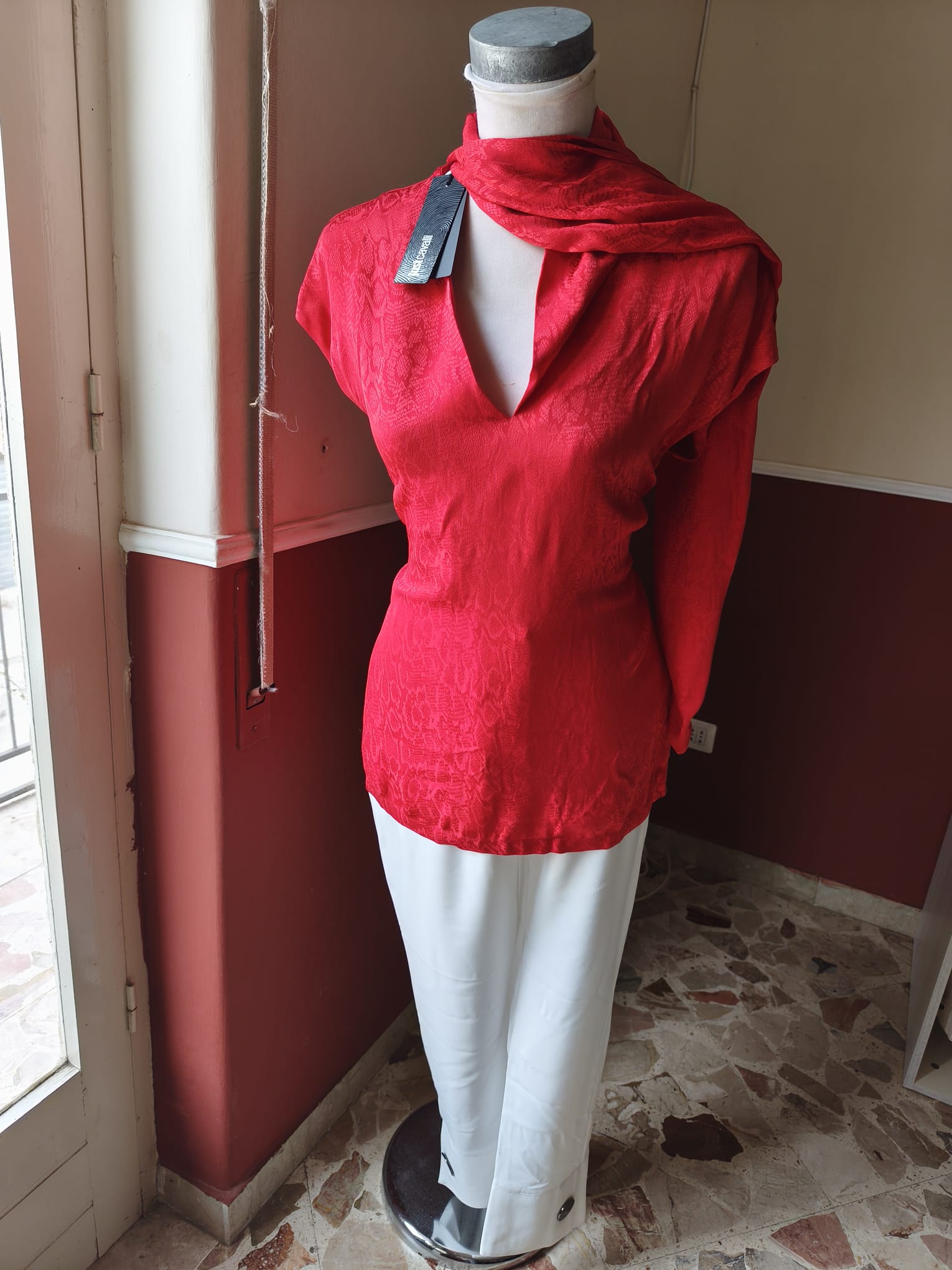 Blusa Just Cavalli e pantalone Armani Exchange