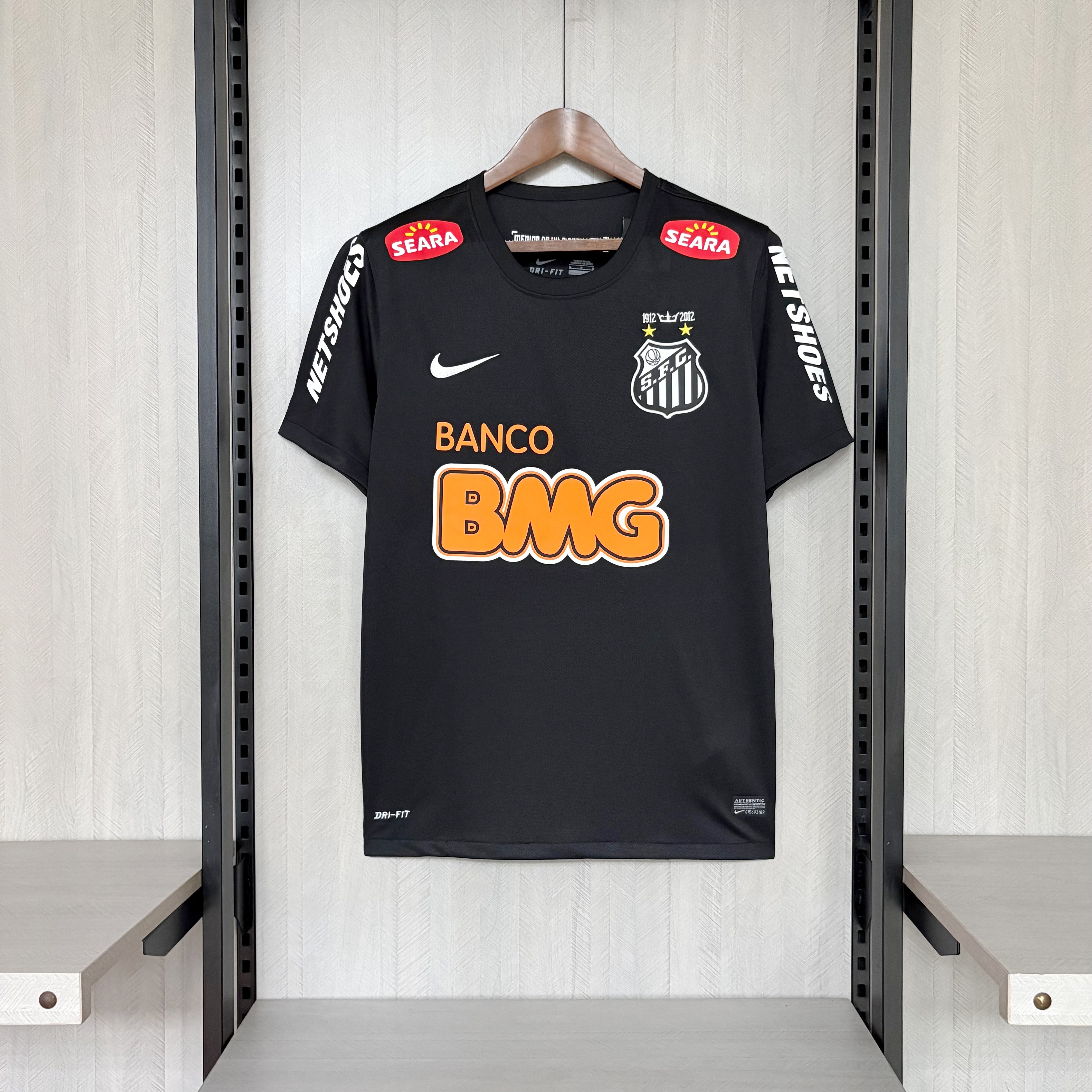Retro Santos Black