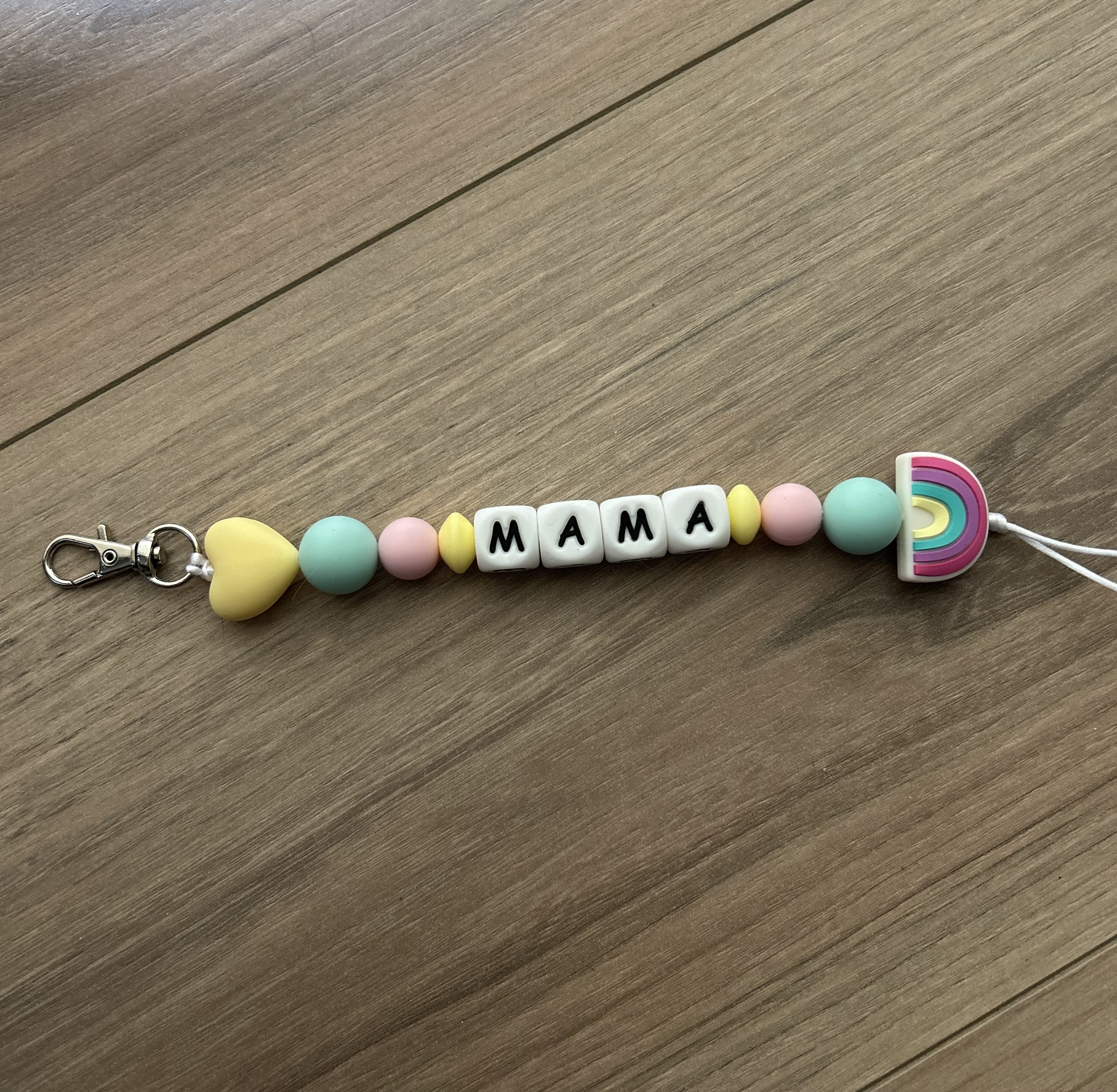 Porte-clés « Mama/Maman » arc-en-ciel