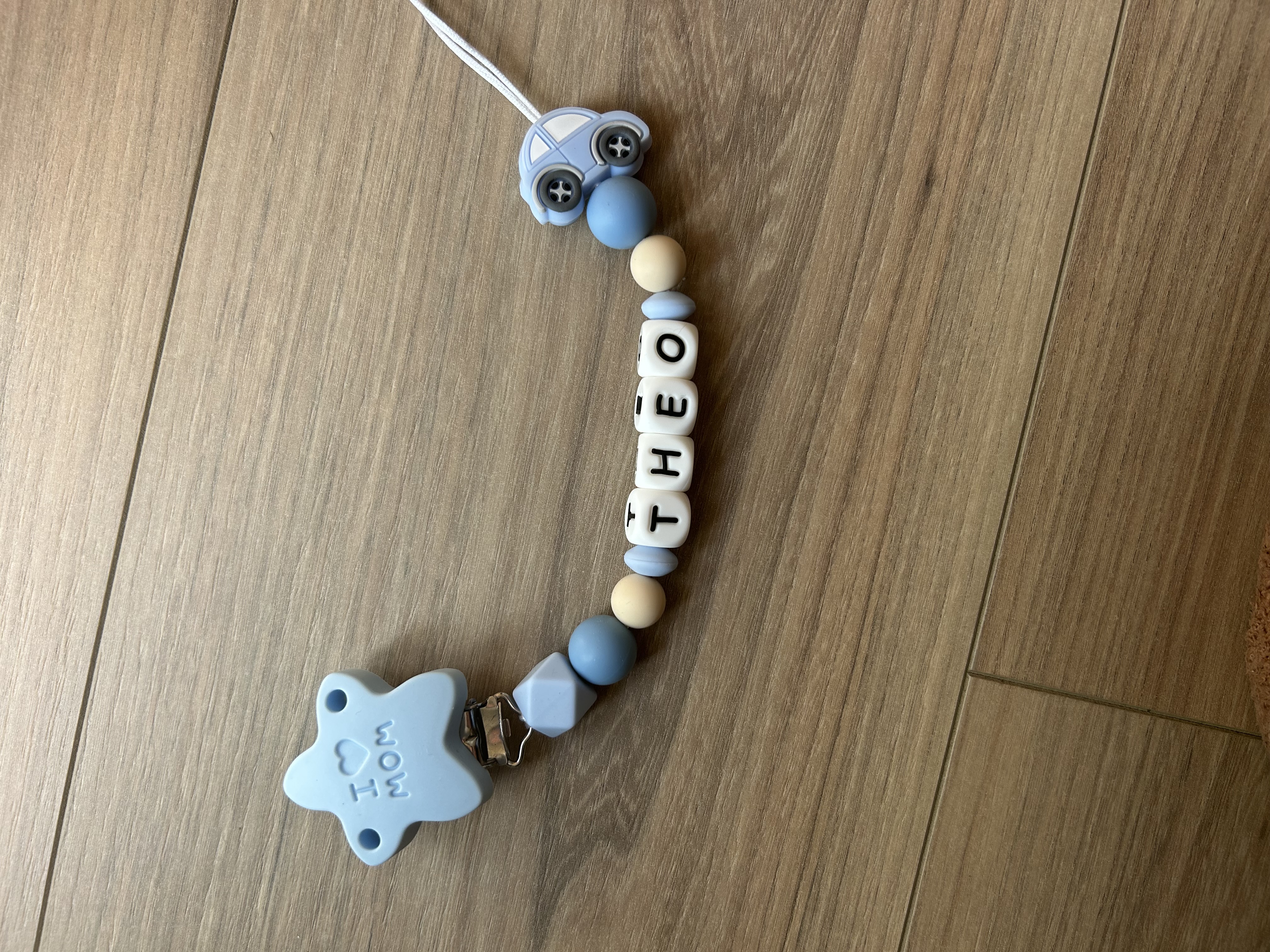 Attache-tétine personnalisable voiture 