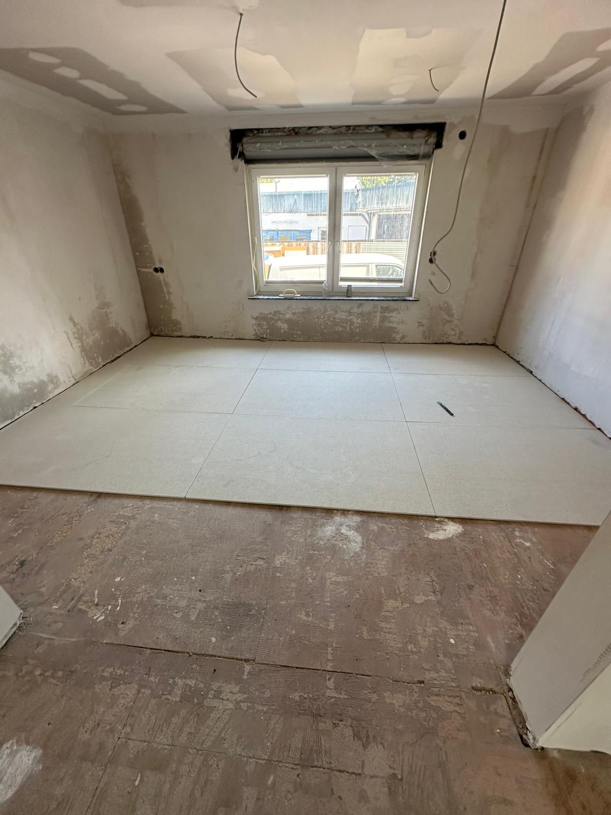 340 QM Fliesenarbeit