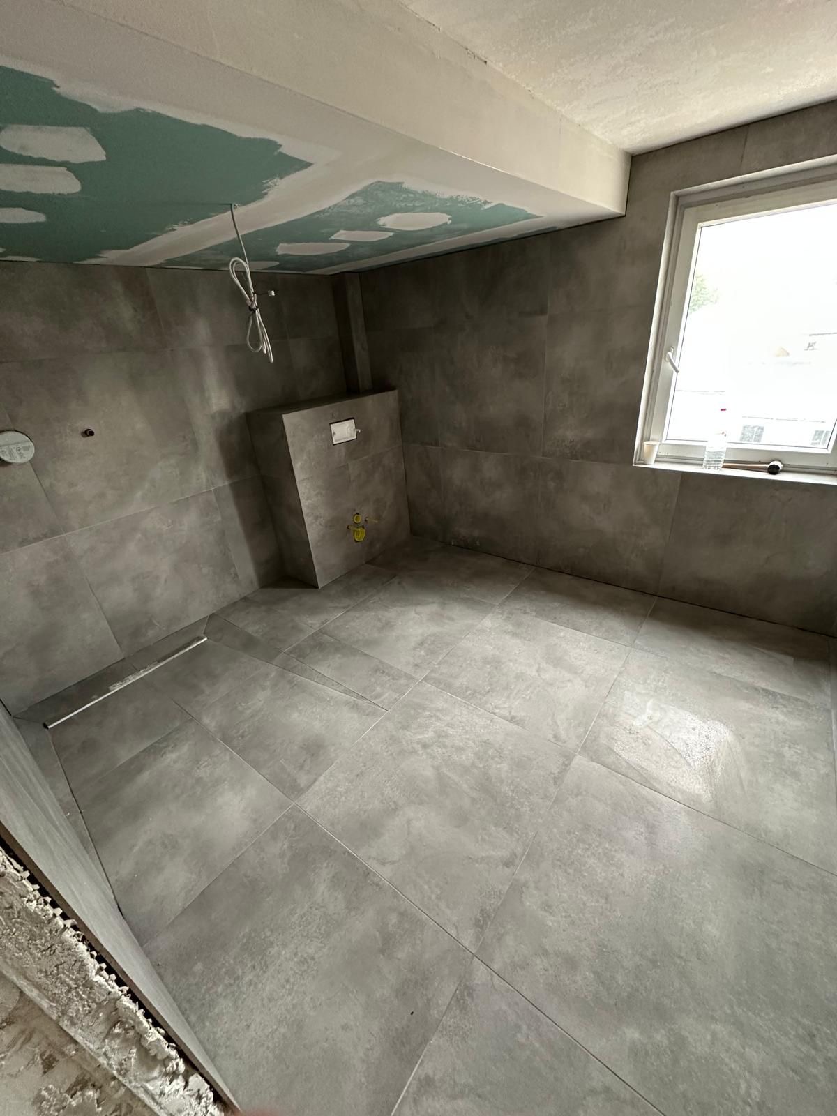 340 QM Fliesenarbeit