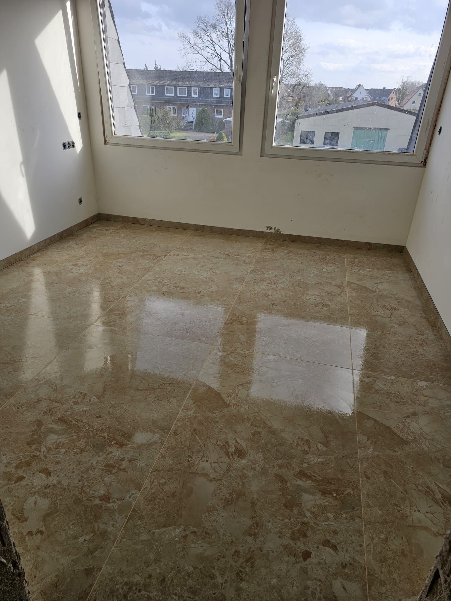 340 QM Fliesenarbeit