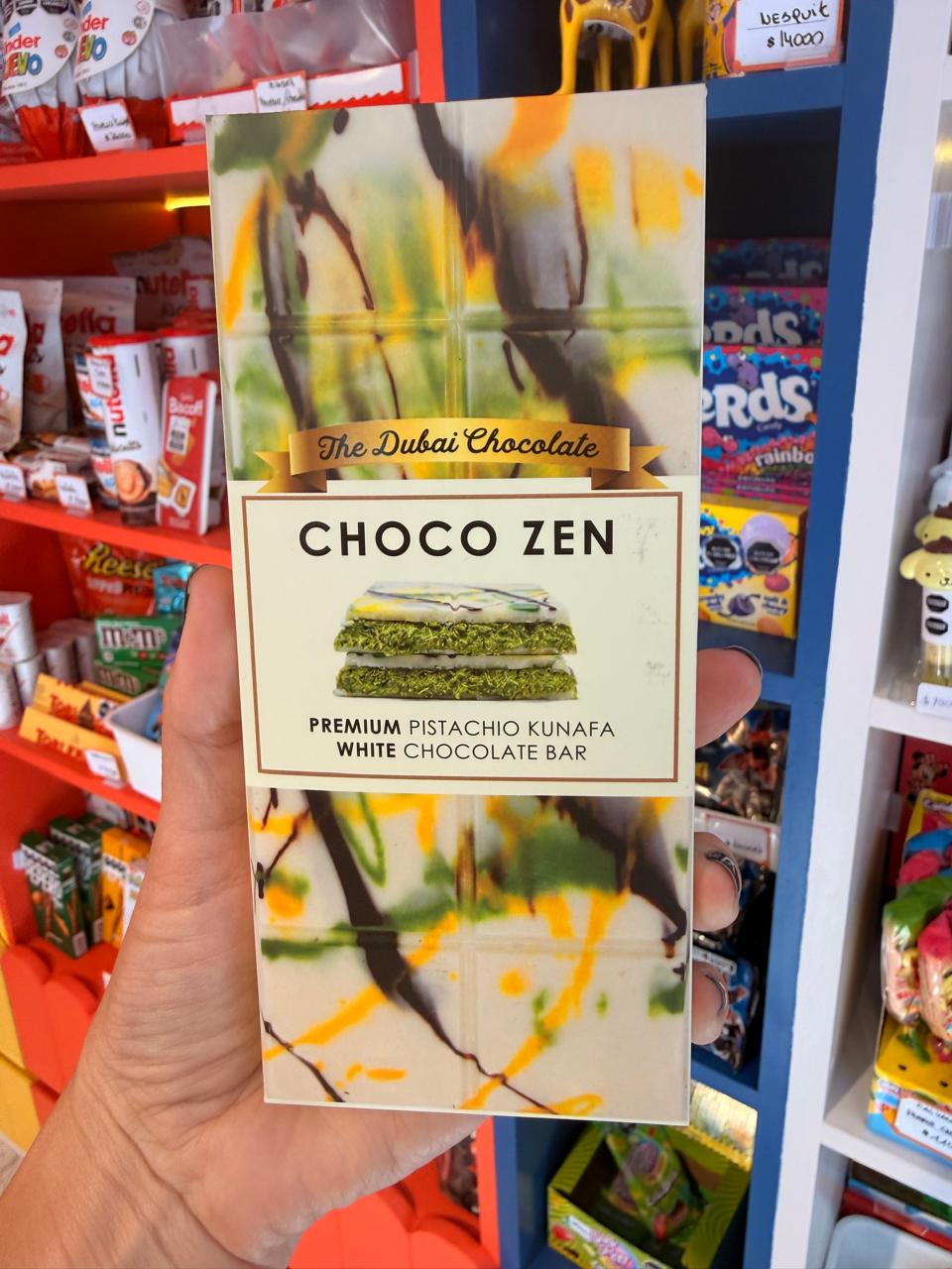 Chocolate Choco Zen con pistachos y kunafa blanco